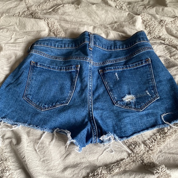 Old Navy Distressed Boyfriend Short - Picture 5 of 5
